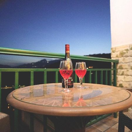 Hotel Kasauli View Cafe Restaurant Open Terrace Mountain View 외부 사진