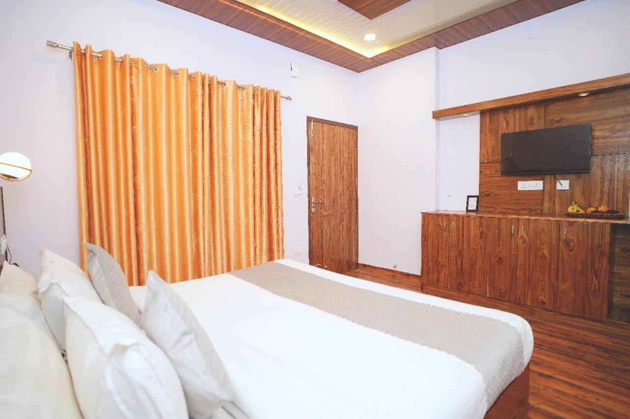 Hotel Kasauli View Cafe Restaurant Open Terrace Mountain View 외부 사진