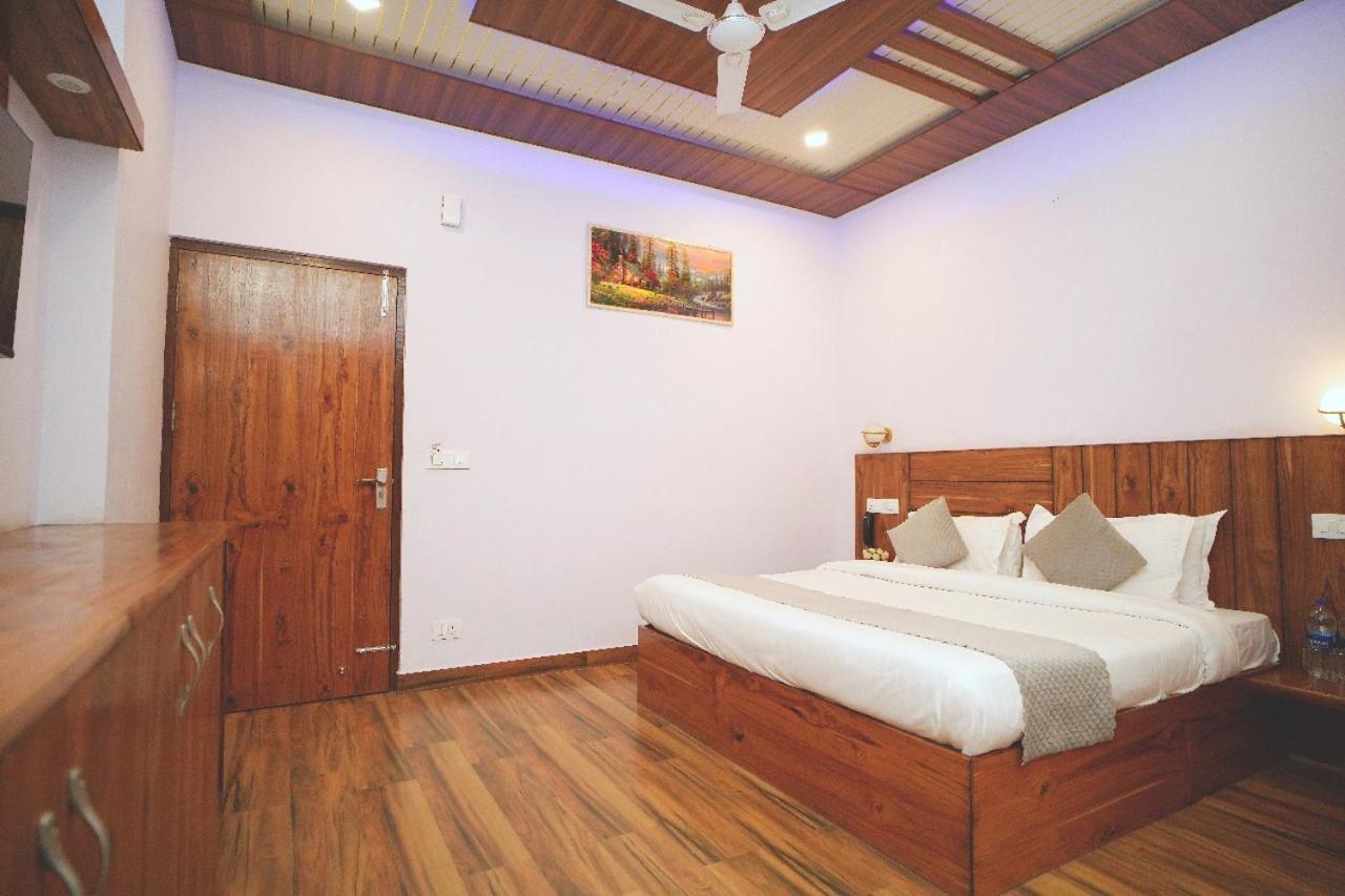 Hotel Kasauli View Cafe Restaurant Open Terrace Mountain View 외부 사진