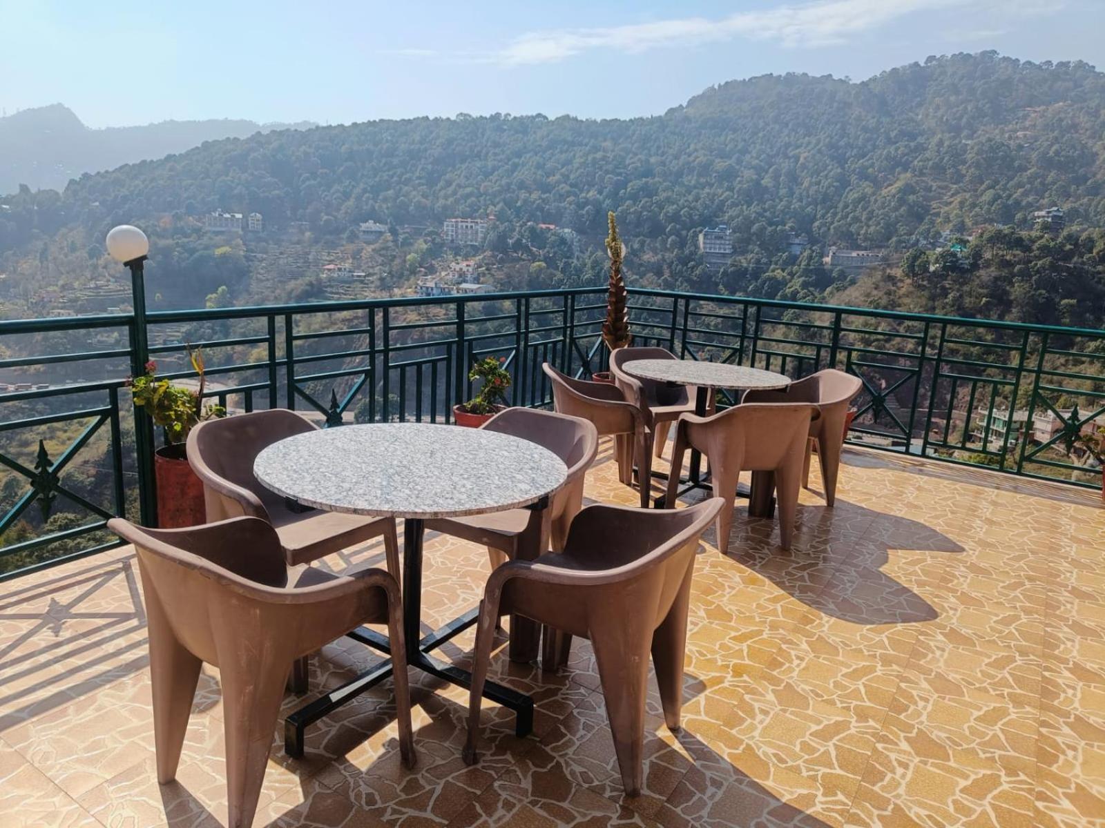 Hotel Kasauli View Cafe Restaurant Open Terrace Mountain View 외부 사진