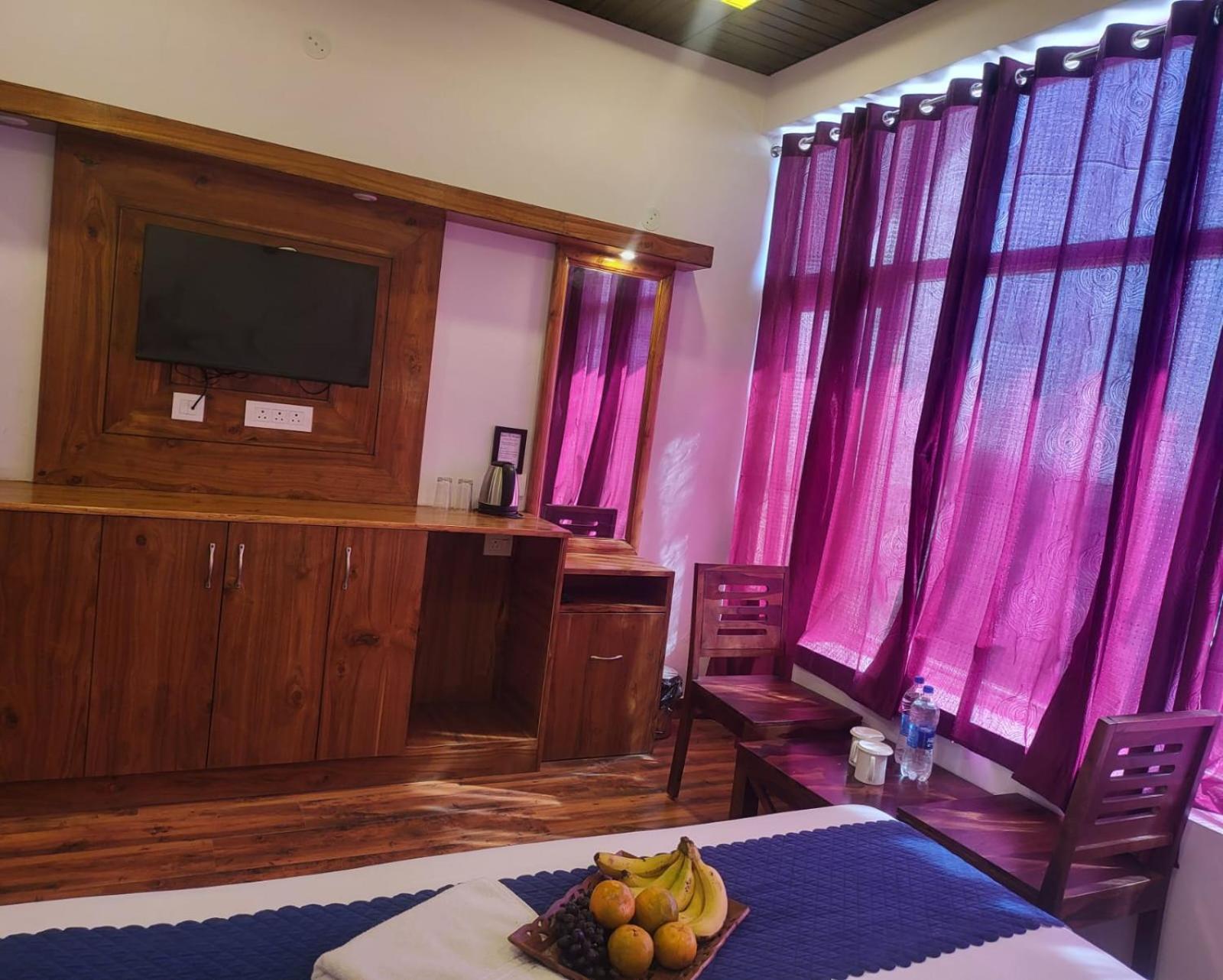 Hotel Kasauli View Cafe Restaurant Open Terrace Mountain View 외부 사진