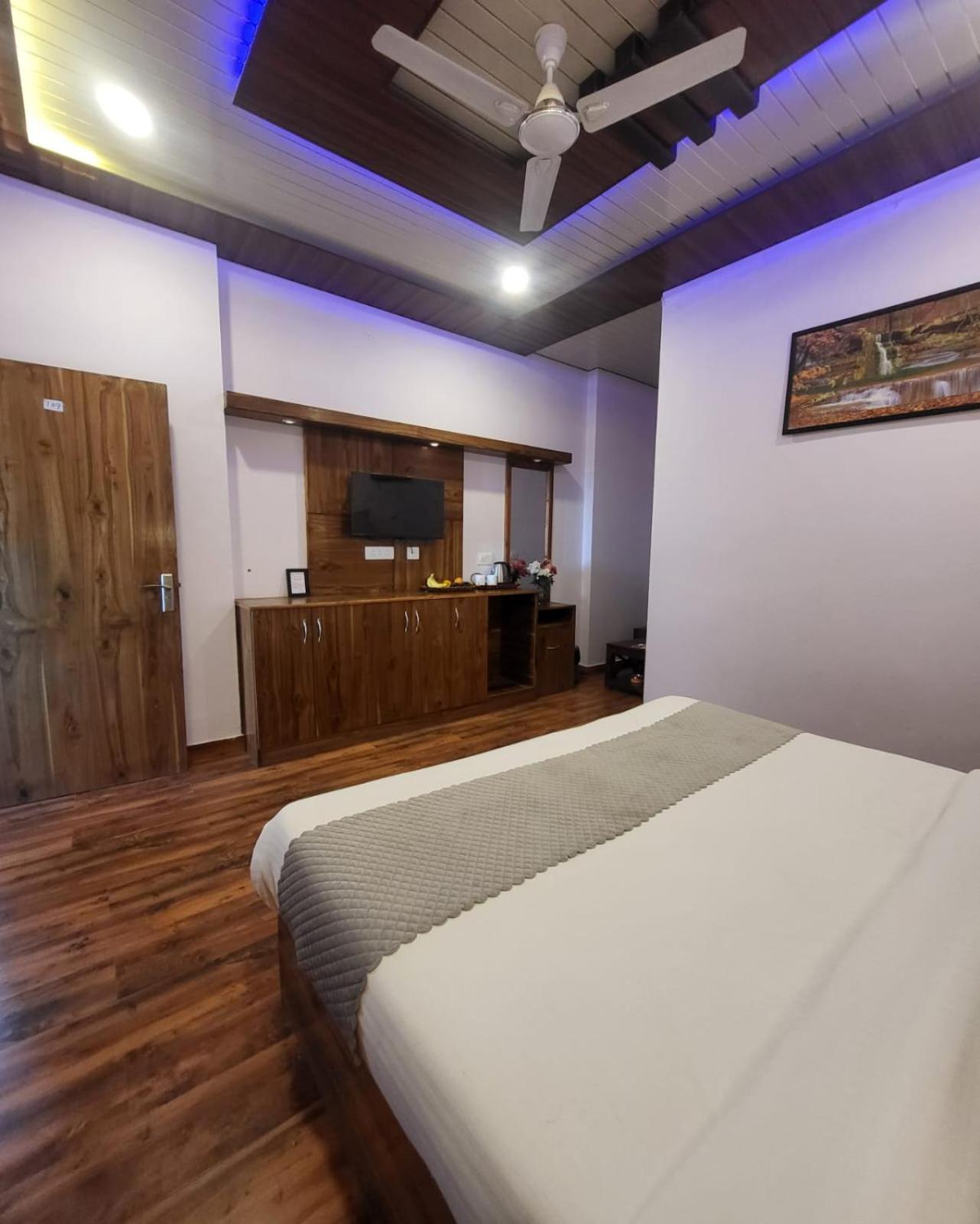 Hotel Kasauli View Cafe Restaurant Open Terrace Mountain View 외부 사진