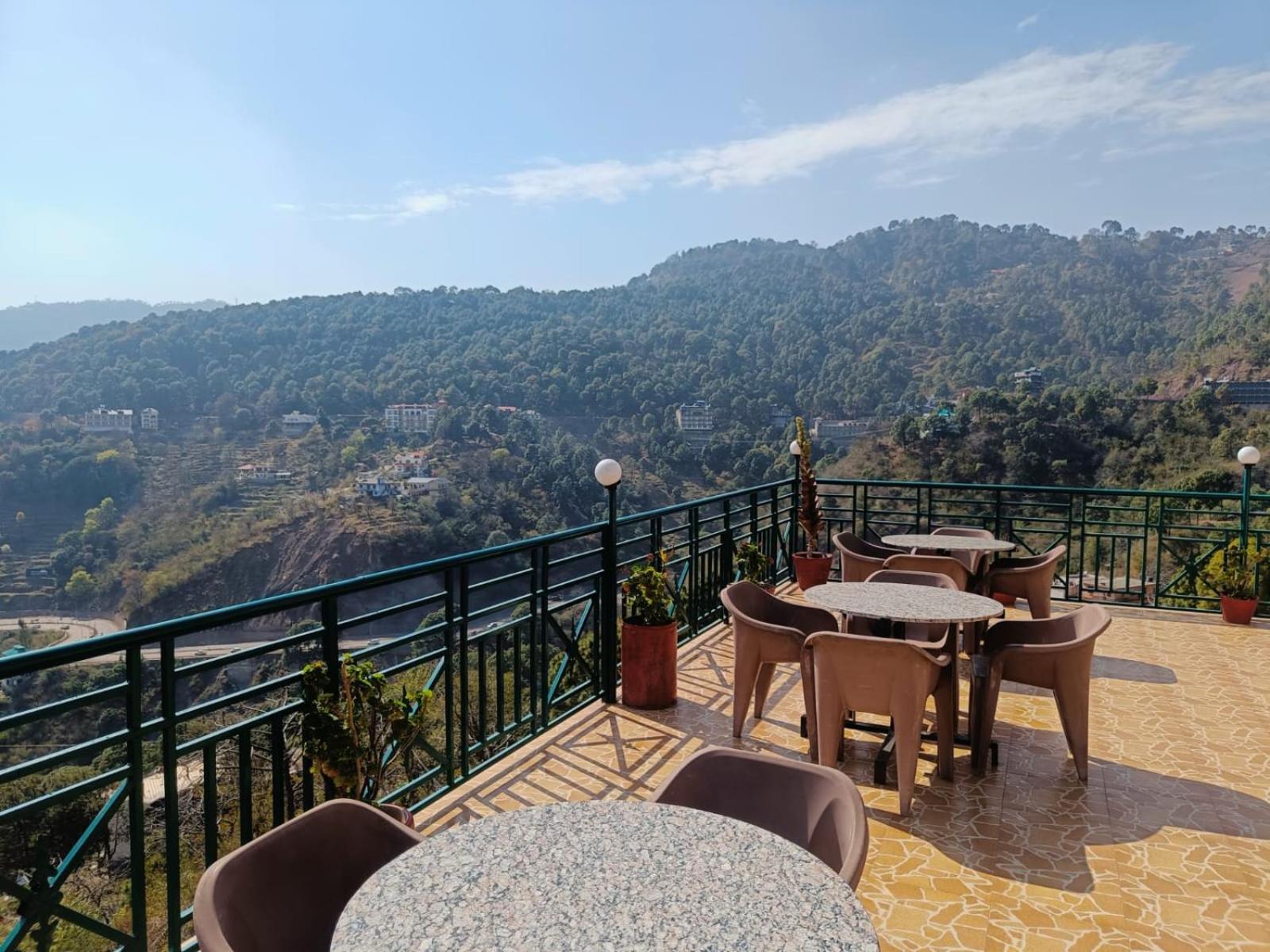 Hotel Kasauli View Cafe Restaurant Open Terrace Mountain View 외부 사진