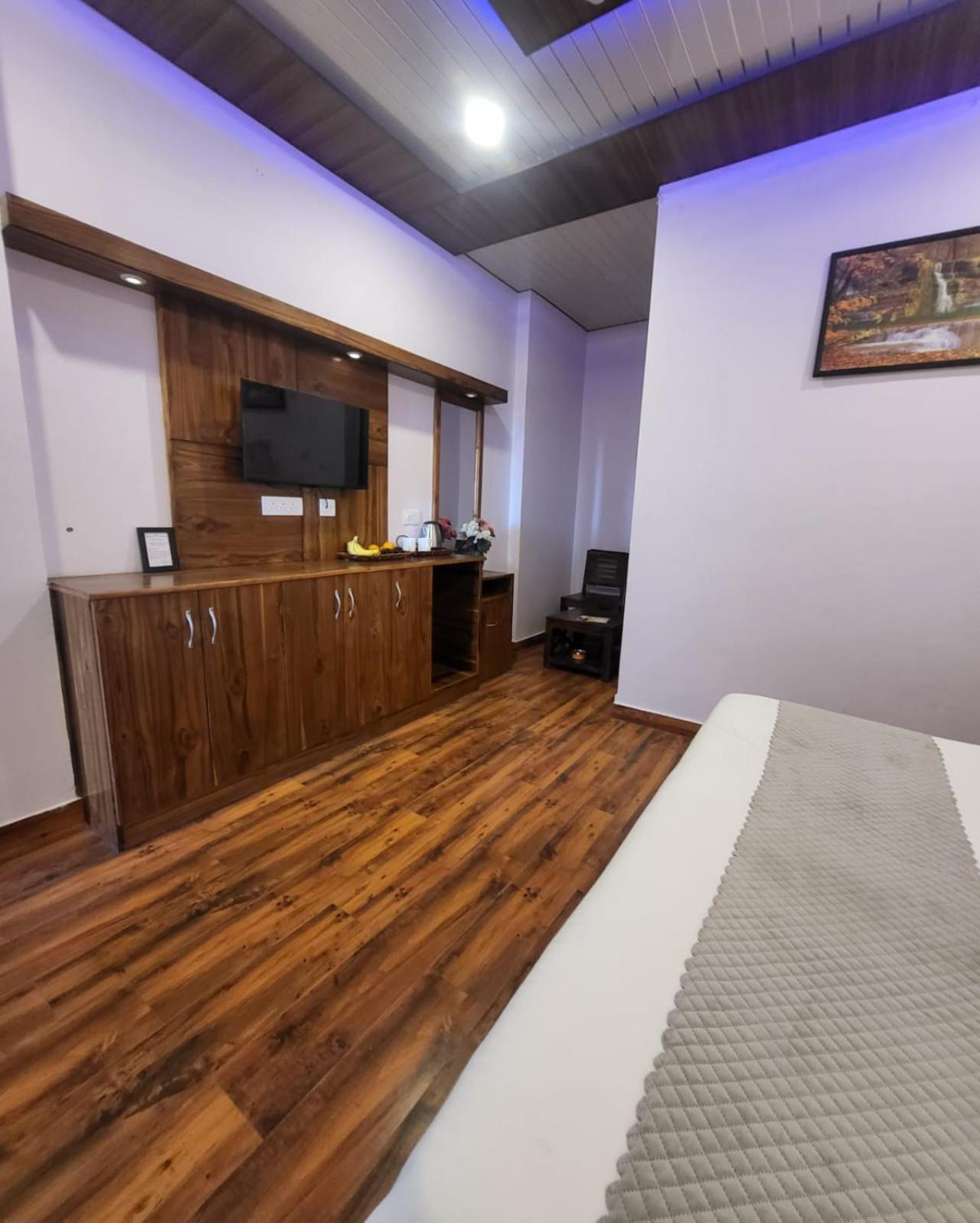 Hotel Kasauli View Cafe Restaurant Open Terrace Mountain View 외부 사진